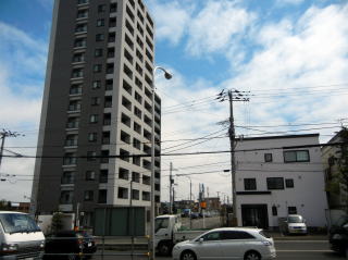 �V���̎�O���E��